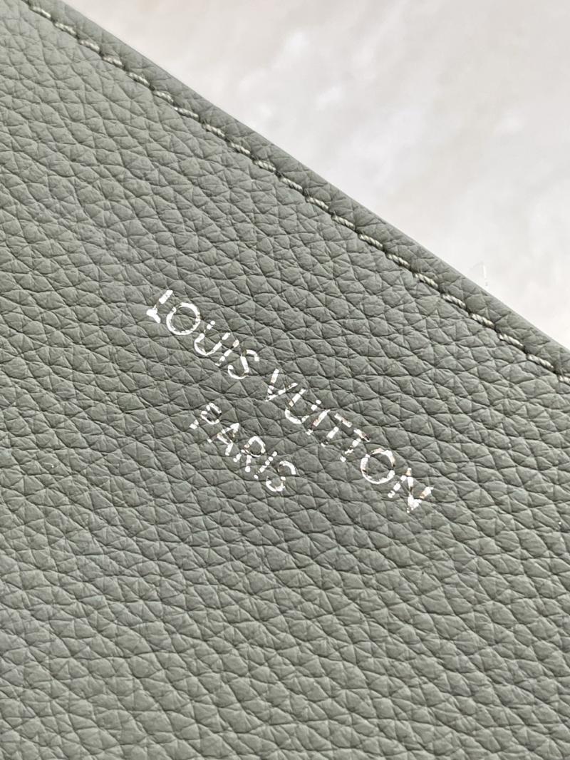 Louis Vuitton Verso Tote Green M26747