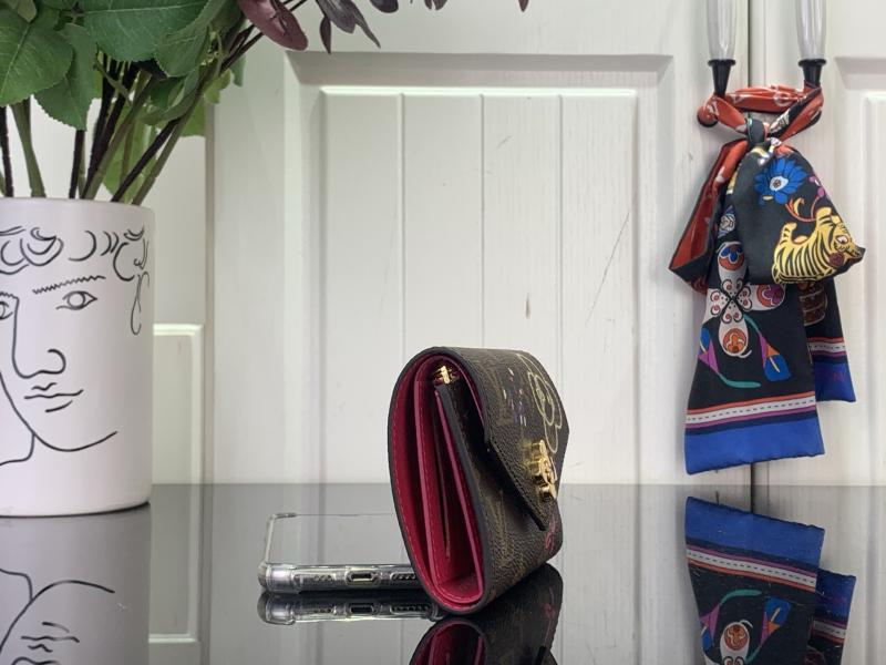 Louis Vuitton Victorine Wallet M15337