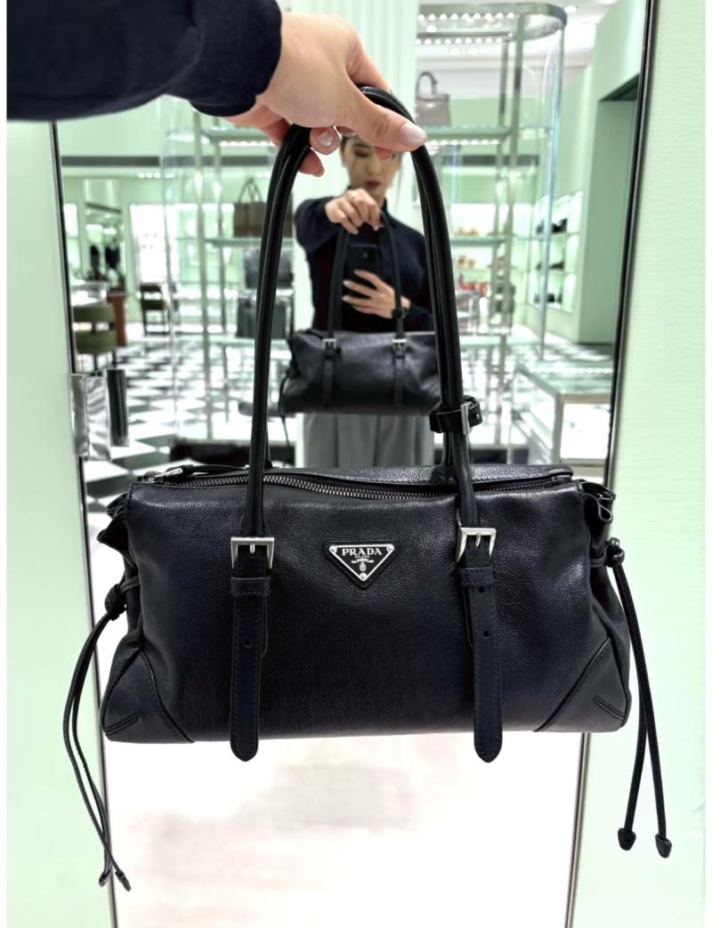 Prada Bonnie medium antiqued leather tote bag Black 1BG628